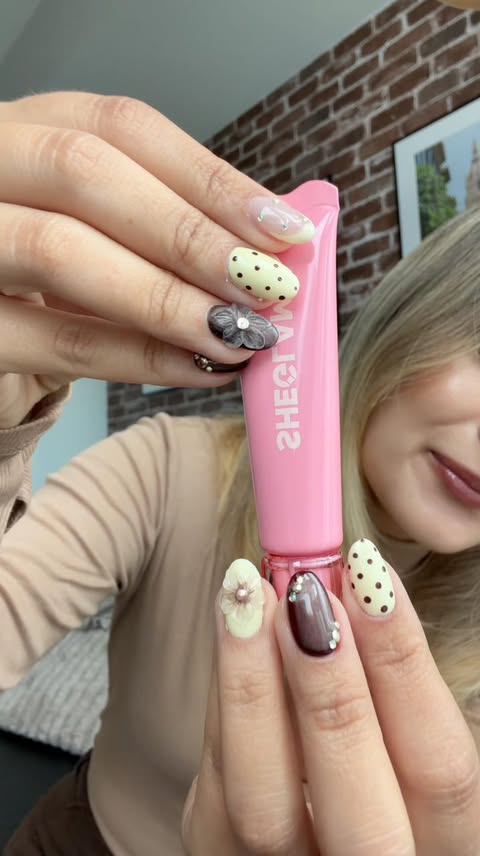 Instagram post by @latinos.toronto for Toronto/GTA Business Promotions & Collaborations. Caption reads: Probando los nuevos Squeeze & dot matt blush de....