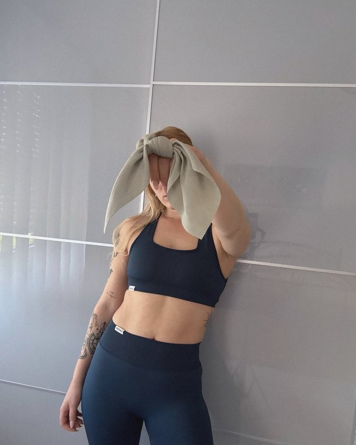 Instagram post by @kathie_bt for Sportsbabe. Caption reads: Gym with @sportsbabe_official ⚡️| spare mit....