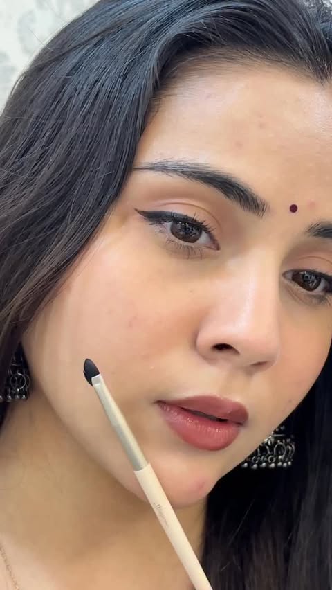 Instagram post by @vanshikaa.jain__ for Milagro Beauty. Caption reads: Follow and comment for the link 🔗 or send this....