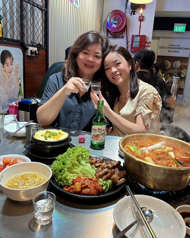 Instagram post by @cherrlyn for HiteJinro Global. Caption reads: My mum and I enjoy KOREAN NO.1 SOJU JINRO....