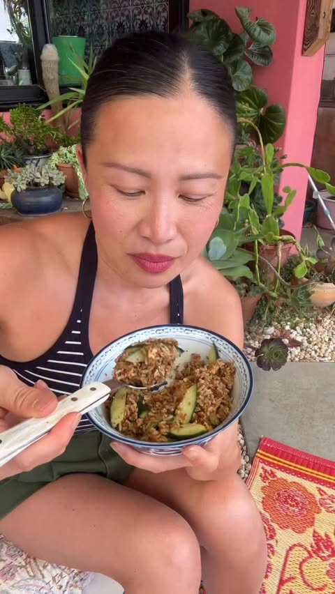 Instagram post by @pohlingyeow for SunRice. Caption reads: [...] bowl of comfort! Enjoy ♥️🙏 1 1/2 cups....