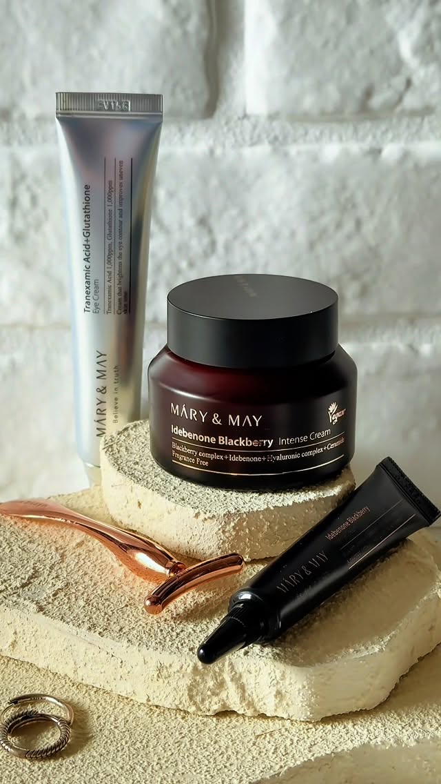 Instagram post by @faeryenne for Yesstyle. Caption reads: 💫Mary & may 💫

Focus sur le superbe coffret de....