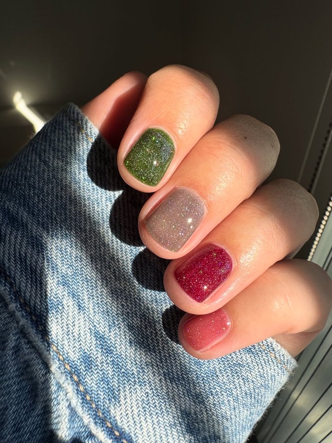 Instagram post by @caitlinswatches for Cirque Colors. Caption reads: [...] It’s a good day when @cirquecolors drops new....