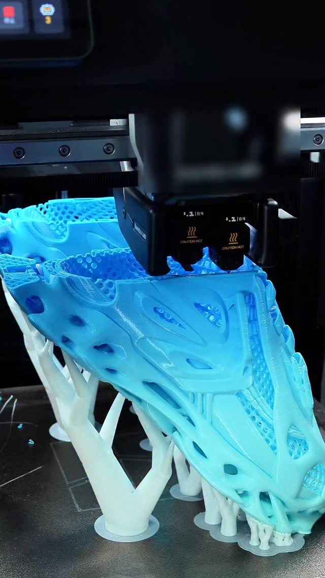 Instagram post by @kamitronix for PCBWay. Caption reads: Need flexible 3D printed parts? [Ad] ⬇️
TPU’s the....