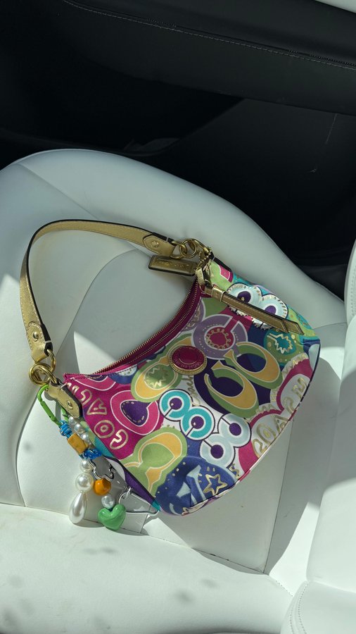 Instagram post by @bethanyschmidt_ for Ethique. Caption reads: [...] cover & the hair is flirty and thriving....