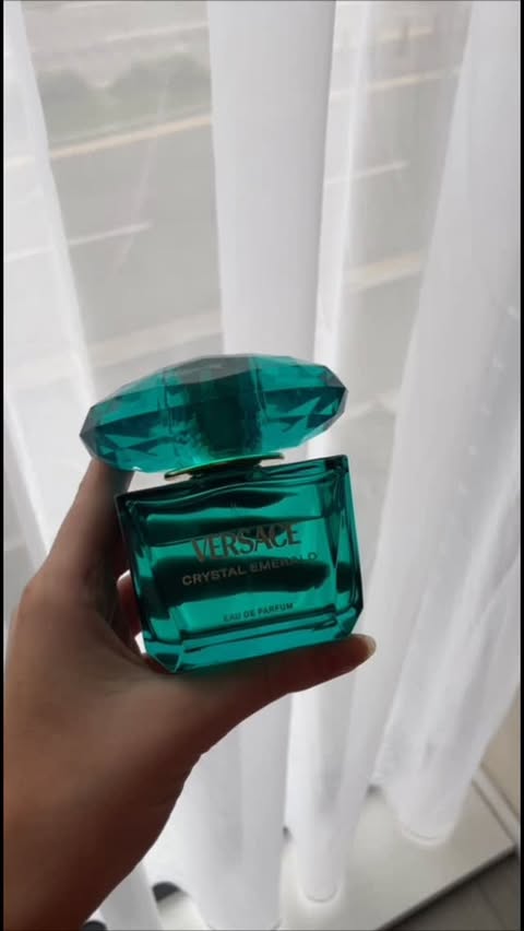 Instagram post by @lauren_hughes._ for Harrods. Caption reads: [...] Rosebuds, Bergamot, White Musk

Find at....