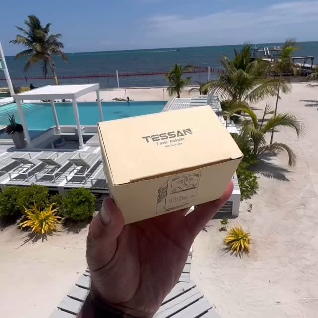 Instagram post by @cheloabbe for Tessan. Caption reads: [...] for you to grab one of your own!....