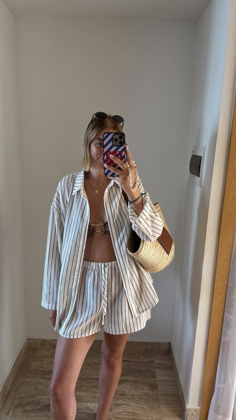 Instagram post by @elizabethdaisy for New Look. Caption reads: [...] to mix and match… Bikini & Co ord @newlook *....