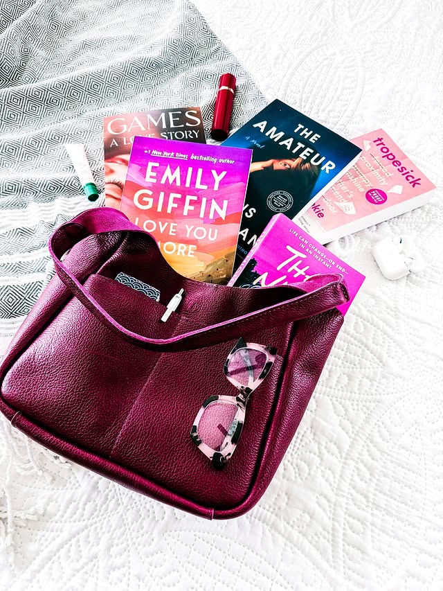 Instagram post by @marensreads for Sharpie. Caption reads: what’s in my bag…hint, it’s a few of my most....
