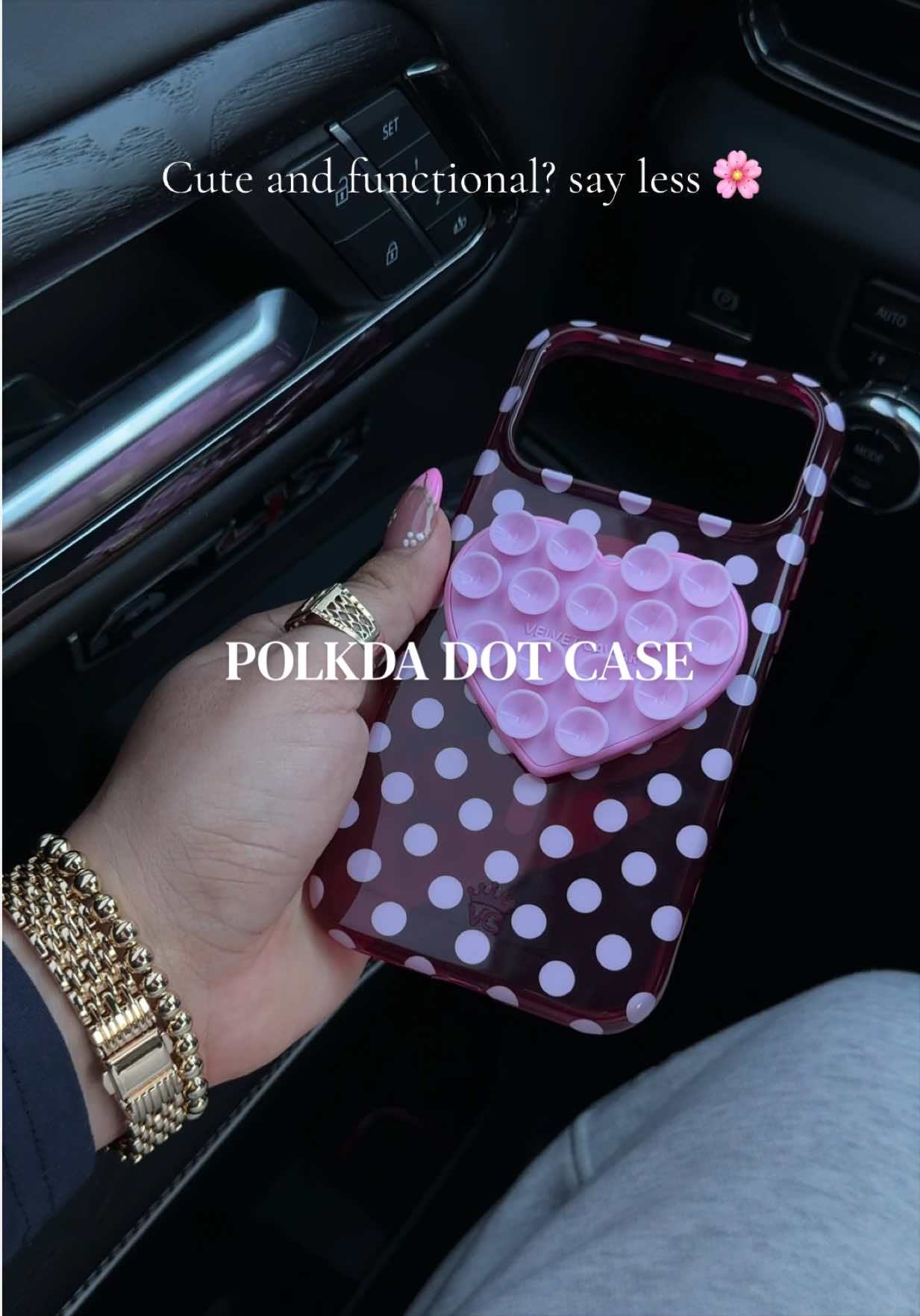 TikTok post by @julietamcasimiro for VELVET CAVIAR. Caption reads: [...] 💗✨ she’s cute and actually useful!....
