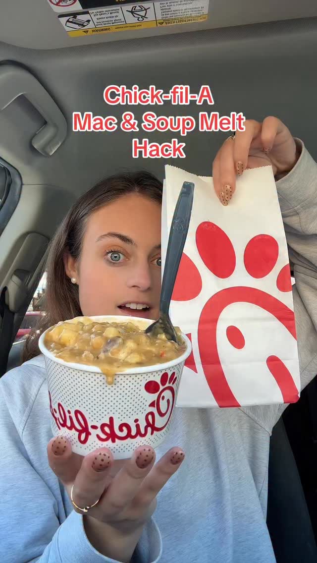 Instagram post by @sarahmargareteats for Chick-fil-A. Caption reads: Chick-fil-A Mac & Soup Melt Hack....