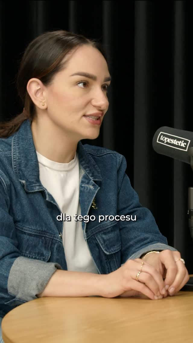 Instagram post by @dr_scura for topestetic. Caption reads: Trend slow aging - czyli podejście bez presji....