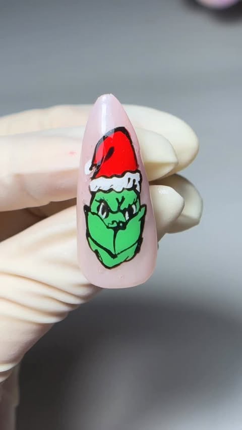 Instagram post by @nailsbyphoebe22 for Madam Glam. Caption reads: How to be a nail Artist without know how to....