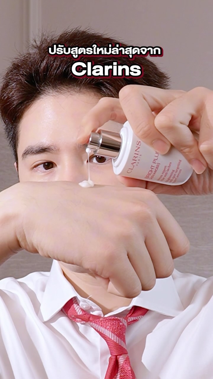 Instagram post by @torpattarakul for Clarins Thailand. Caption reads: ผิวเเบบไหนยิ่งเเต่งหน้ายิ่งสวย💫 @clarinsth.