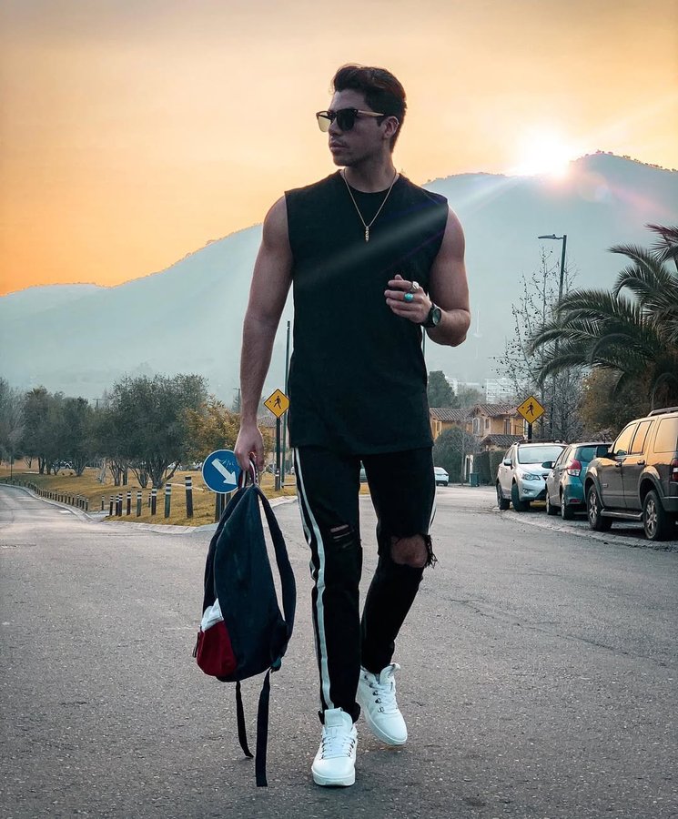 Instagram post by @xavicorrial for Men's Fashion & Style. Caption reads: Streetstyle 🚨 🚨 
What do you think about this....