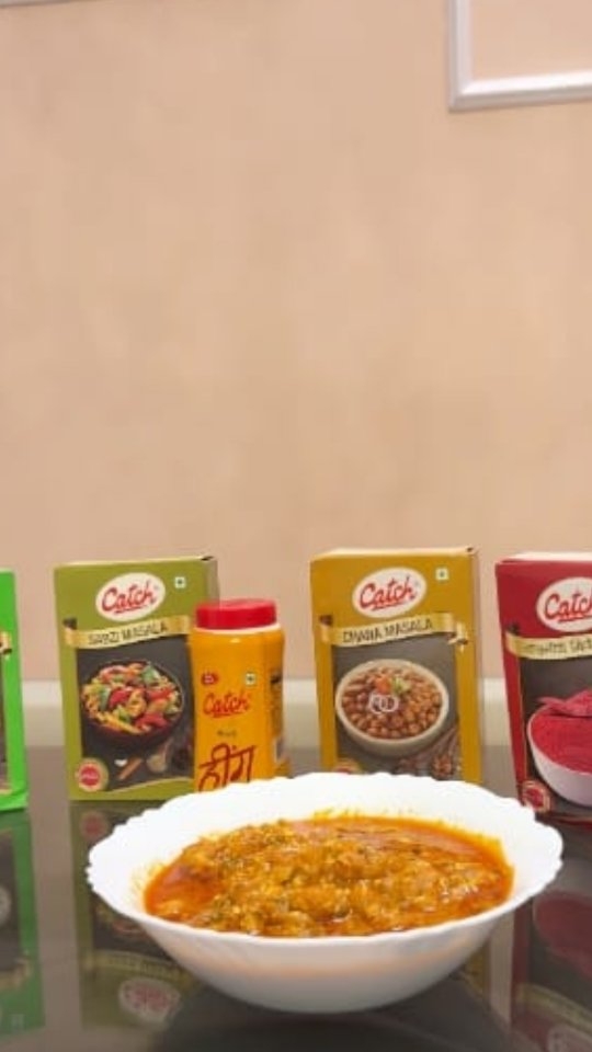 Instagram post by @prateekbhardwaj09 for Catch Foods. Caption reads: [...] #KhanaSirfKhanaNahiHota #CatchSpices....