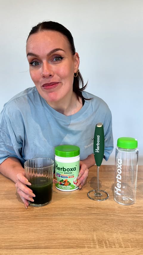 Instagram post by @mollyjokuls for Herboxa. Caption reads: Super Greens - a multi vitamin Boozt in a glass....