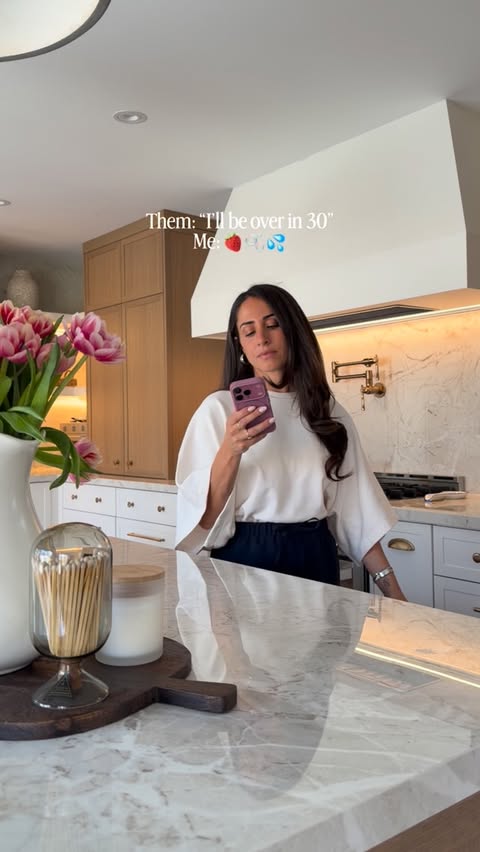 Instagram post by @withlovechelss for SodaStream. Caption reads: [...] fresh flowers, and my @sodastreamcanada so I....