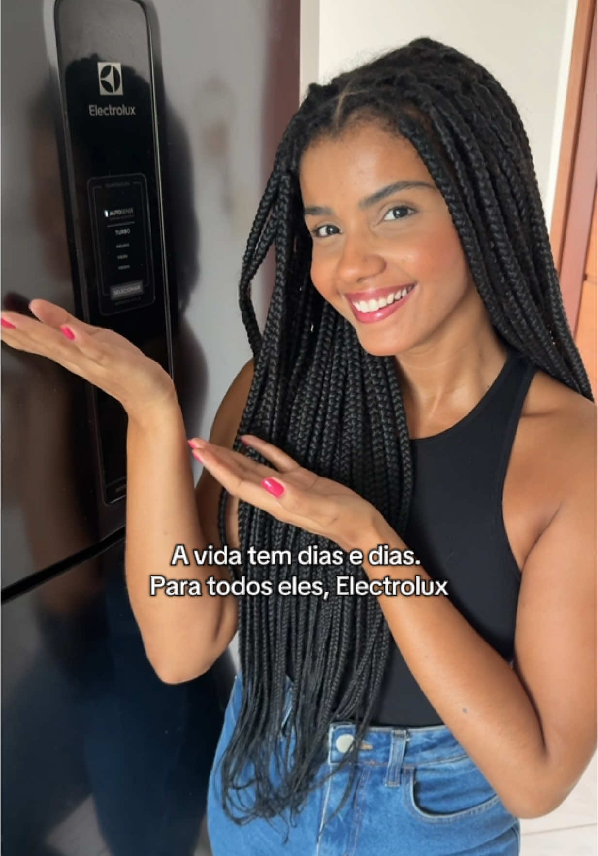 TikTok post by @cinthyadosreis for Electrolux. Caption reads: #DiasEDiasElectrolux @Electrolux Brasil .