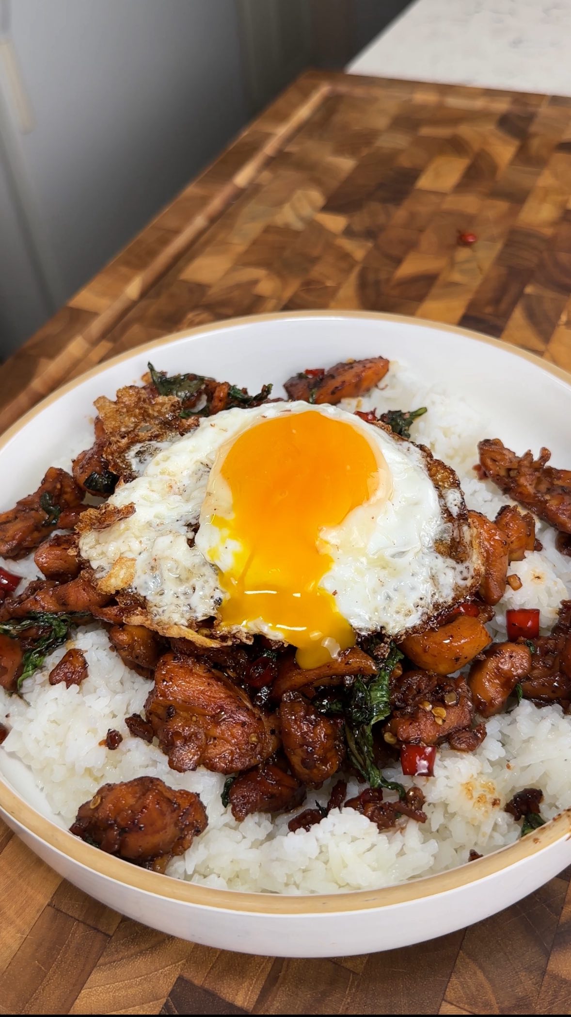 Instagram post by @ice.karimcooks for Lakanto. Caption reads: SAVE THIS ‼️Easy 30 minute Thai Basil Chicken 🤯🌮....