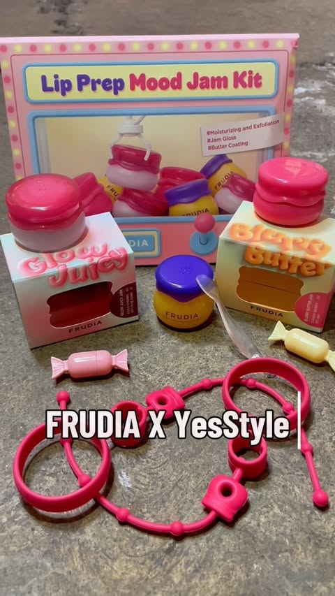 Instagram post by @maricarmen_princesita_15hndz for Frudia. Caption reads: Catch Your Lip Mood FRUDIA X YesStyle 💋 cuida tus....