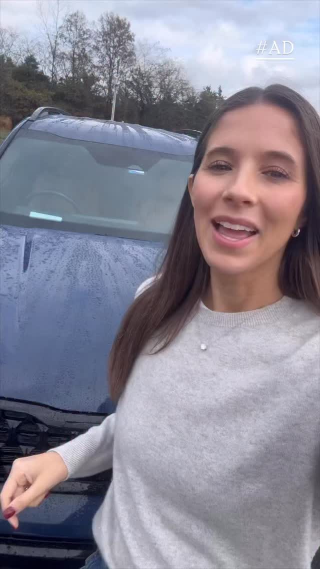 Instagram post by @the_car_mom for Kleenex. Caption reads: [...] Prepping my cup holders for fall with....