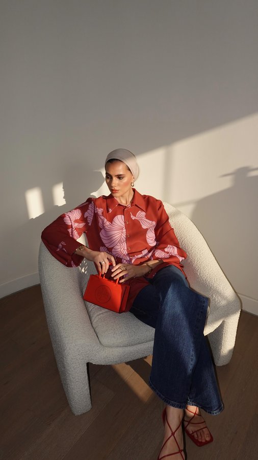 Instagram post by @jasminxomar for Touche Prive. Caption reads: [...] your comfort zone this year! 
Blouse:....