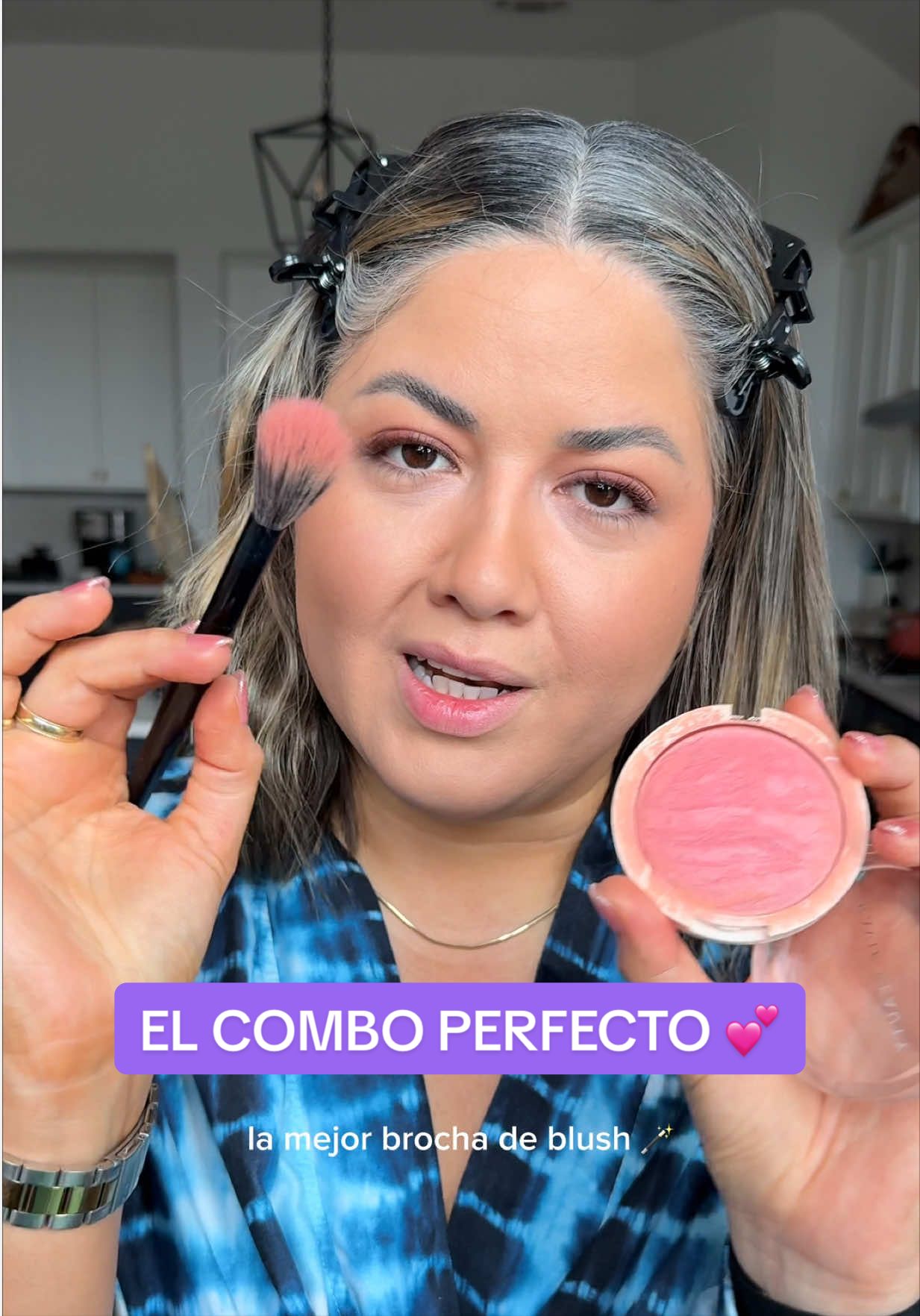 TikTok post by @mariaclaudiatvoficial for BK Beauty. Caption reads: [...] #blushtrend #blushing @Ravie Beauty @BK....