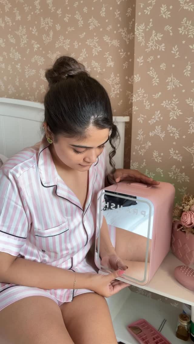 Instagram post by @itistanyasingh for Praush Beauty. Caption reads: #freegift Pink mini fridge Unboxing 🎀
.
.
Thank....
