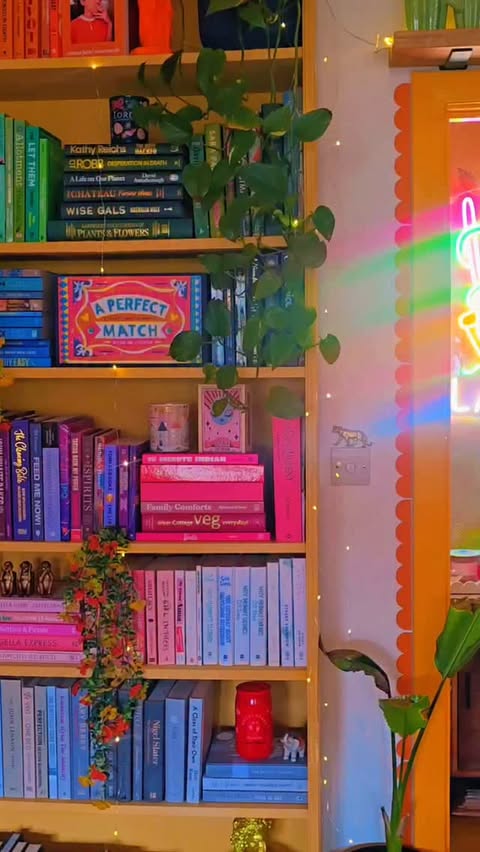 Instagram post by @thecornerflatldn for GS-JJ.com. Caption reads: Ｐｌｏｔ Ｔｗｉｓｔ Cosy… but make it chaotic 💅🔥 And yes,....