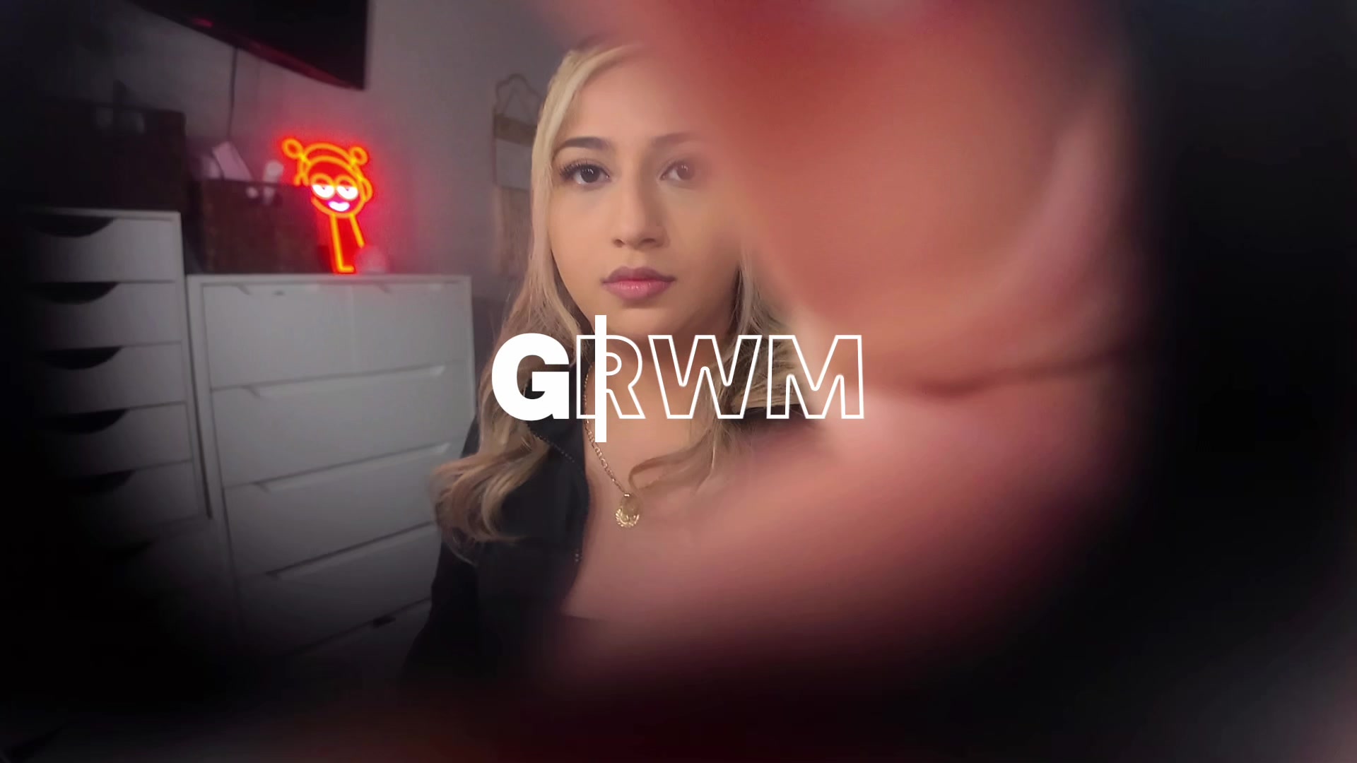 TikTok post by @kellieexo for EXO Cosmetics. Caption reads: [...] #grwmroutine @Evettexo @EXO Cosmetics.