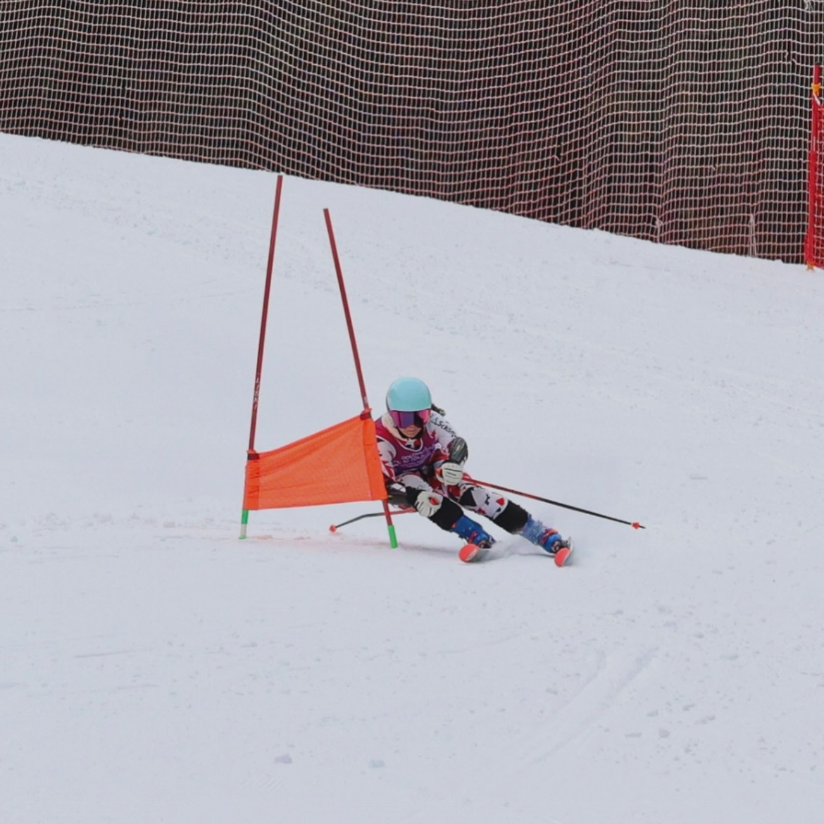 Instagram post by @laarissaweber for Rossignol. Caption reads: [...] Rennen zu fahren 🤭
.
🎿 @rossignol / ad,....