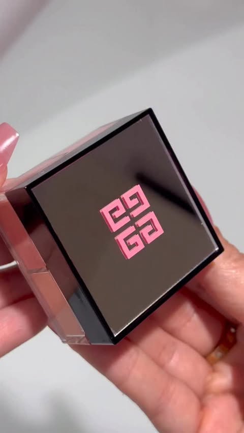 Instagram post by @anniiearif for Givenchy Beauty. Caption reads: Givenchy Prisme Libre Blush – N3 Voile Corail....