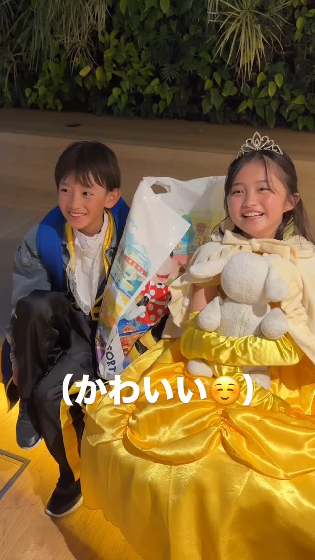 Instagram post by @maimai_uta for Tokyo Disney Resort Products. Caption reads: ディズニーでさよならした後🤫💕

＊

開園から閉園ギリギリまで遊んだのに
👧「まだ一緒にいた....