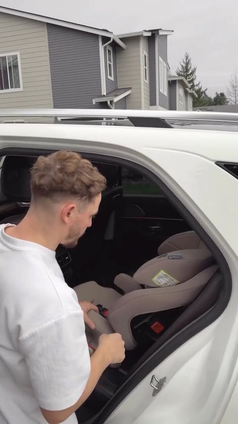 Instagram post by @llozynskaa for Graco. Caption reads: @graco car seat for our daughter, who is almost 4....