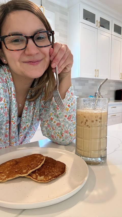 Instagram post by @lakeshorelady for fairlife. Caption reads: [...] and lattes 🤝🏼 pregnant me Luckily,....