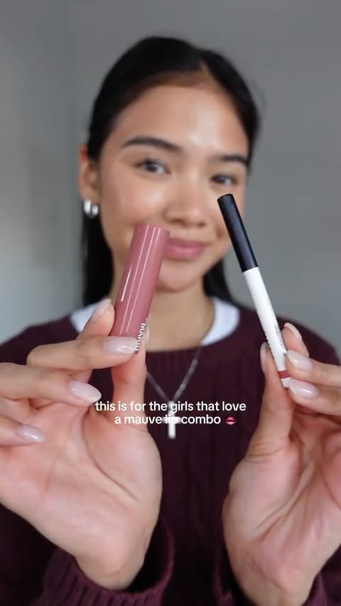 Instagram post by @kiarabasa for MAKEUP BY MARIO. Caption reads: @makeupbymario mini moisture glow plumping lip....