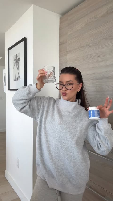 Instagram post by @sophieschless for Zenwise. Caption reads: First thing first is my @zenwisehealth daily bloat....