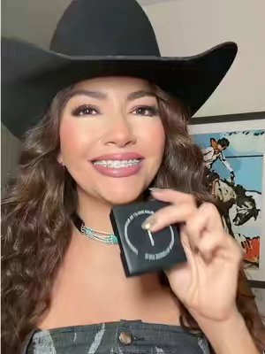 TikTok post by @anapatriciatv for Carslan. Caption reads: #TikTokShop @carslan_us.