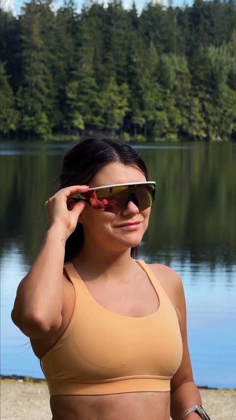 Instagram post by @lil_niki for Oakley. Caption reads: [...] 🏃🏼‍♀️ I’ve been testing out the Oakley....