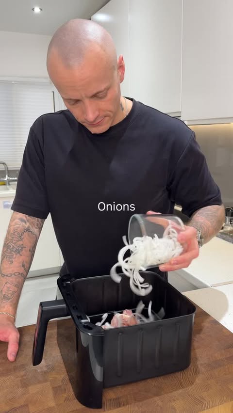 Instagram post by @christophbien for MyFitnessPal. Caption reads: Chicken Fajita Meal Prep 💪

👉 This batch makes 3....