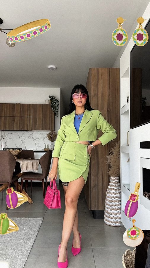 Instagram post by @abigail.vick for Mvintage. Caption reads: [...] loving the most? 🤩💎💫 

Jewellery -....