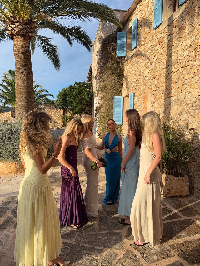 Instagram post by @mariajlopezp for ICANIWILL. Caption reads: Mallorca with my girls hallelujah 🍸🍓-....