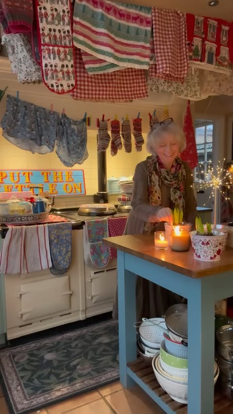 Instagram post by @emmasflowergarden for Son de Flor. Caption reads: Good Morning everyone!
How are you all this....