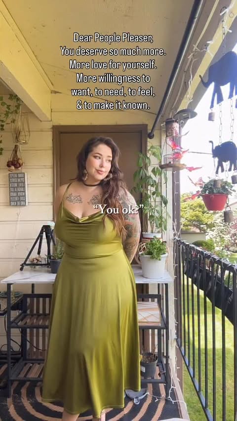 Instagram post by @bohobree_grateful for Popilush. Caption reads: [...] gorgeous shapewear dress details from....