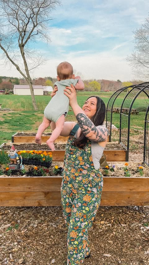 Instagram post by @thecottagepeach for Duluth Trading Company. Caption reads: [...] Heirloom Gardening Bibs from....