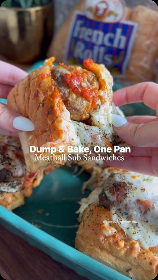 Instagram post by @thecookingmawma for Botticelli Foods. Caption reads: #GIVEAWAY 🥖🇮🇹❤️📦 **GIVEAWAY CLOSED**
Looking....