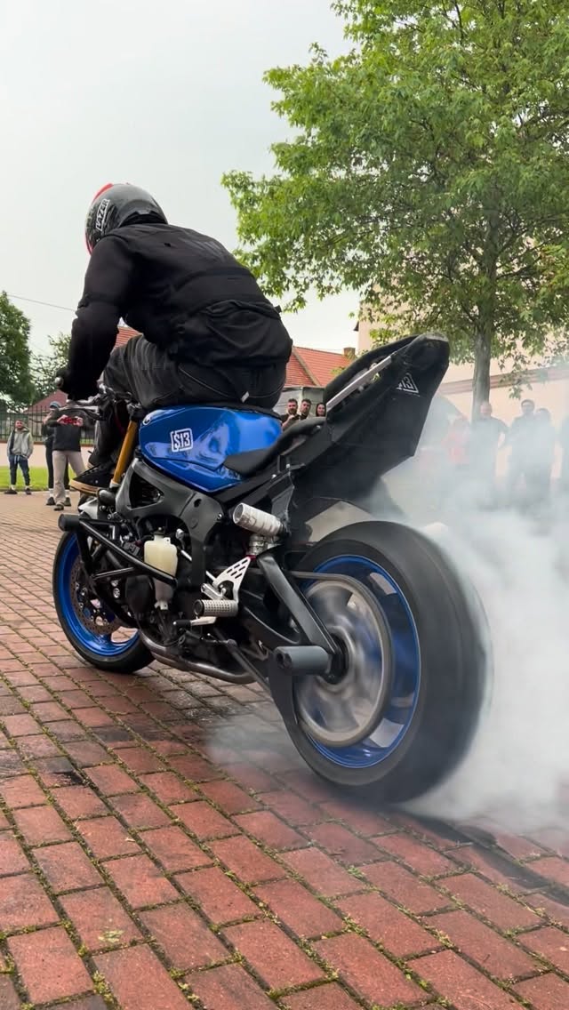 Instagram post by @seven9601_ for Yamaha Motor. Caption reads: Couldn’t find that damn grip 😂✌️.