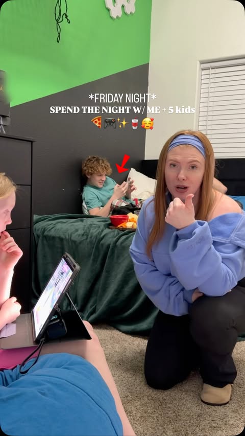 Instagram post by @jesssfam for Roblox. Caption reads: #RobloxPartner #OnlineSafety Spend a typical [...].