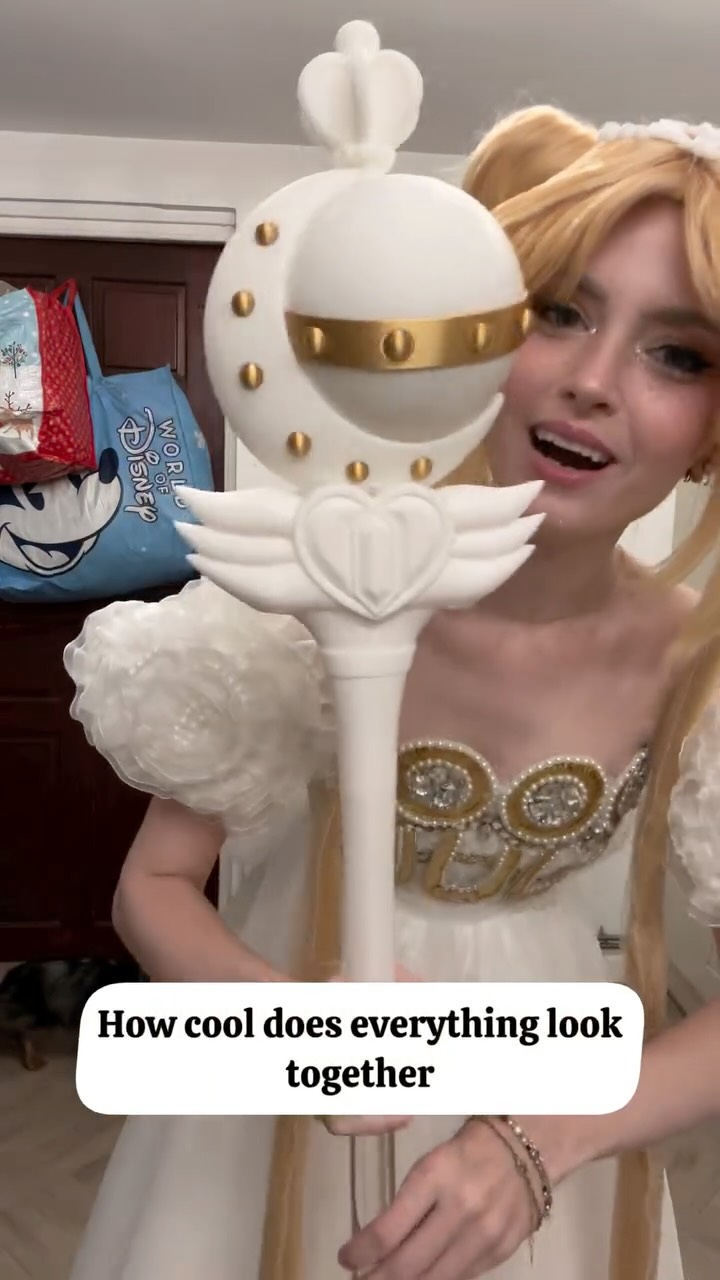 Instagram post by @_valentinemoon_ for Creality. Caption reads: Hi so I knew I wanted to make some super cool....